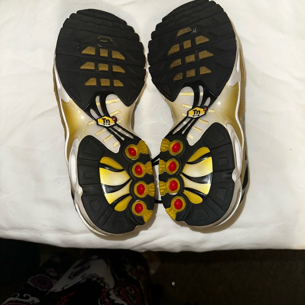 Nike Kids Black and Gold Sneakers - Picture 7 of 11